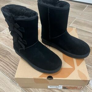 Koolaburra Black Suede Shearling Winter Boots with Side Bows